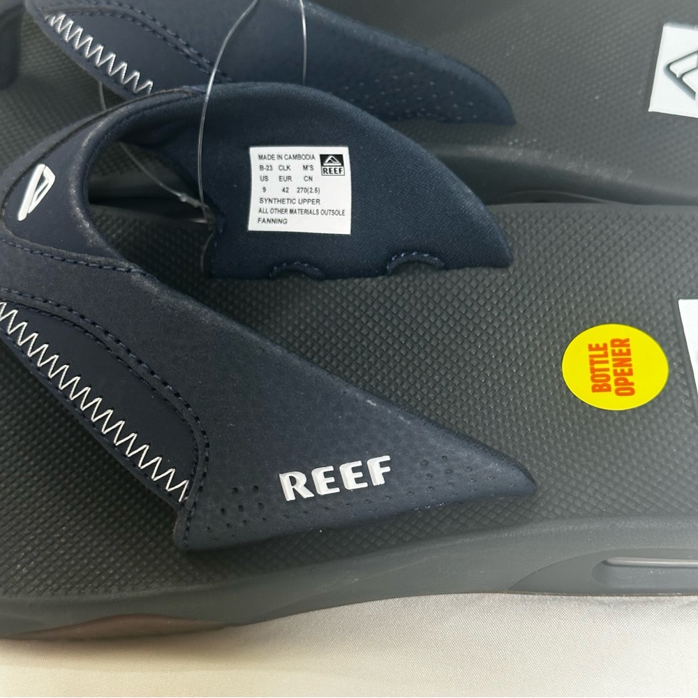 REEF Fanning Men’s Flip Flops Size 9 Navy Bottle Opener Sandals NWT Arch Support - Picture 4 of 8